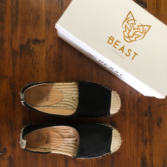 Black Beast Fashion Nova flats - Picture 2 of 5